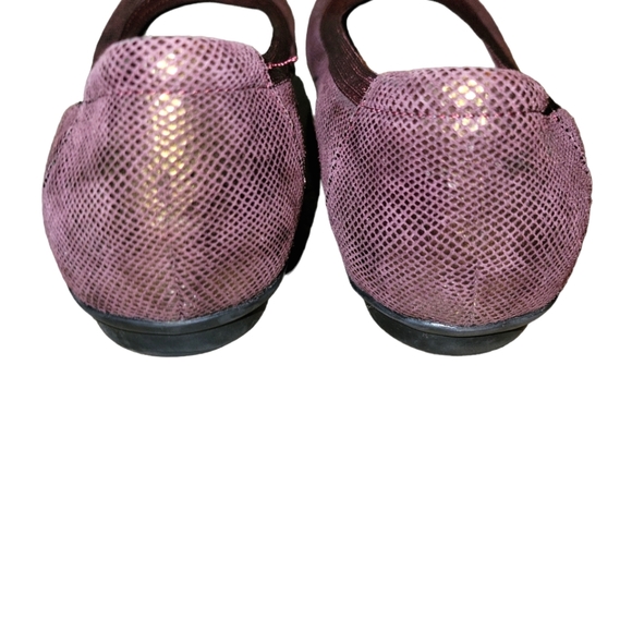 Clark's, Gracelin Lola, Medallion Flat, Maroon/Metallic, Women's size 10 Medium - Picture 3 of 5